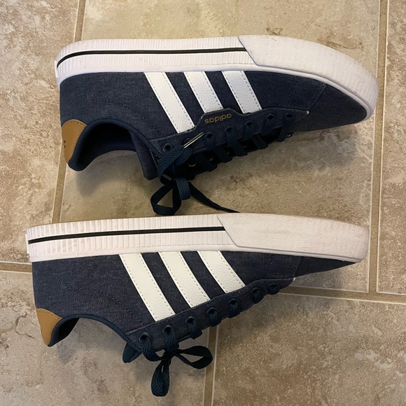 CONSIGNING SOON Adidas Daily 3.0 Sneakers M7.5/W9 - Picture 5 of 6